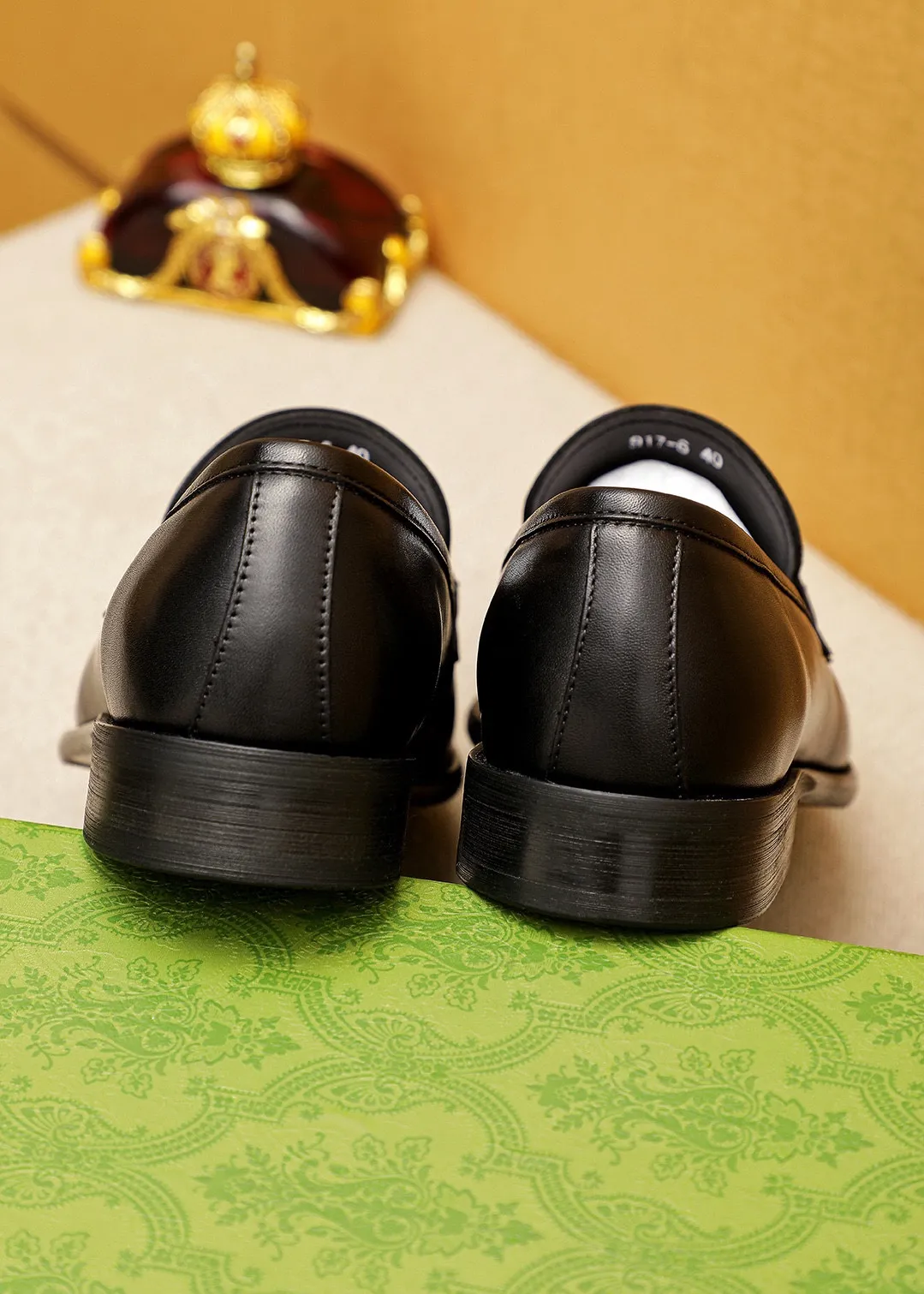 Men's shoes 💰400 💐 Product trademark: GUCCI "Gucci" casual leather shoes Regular size: 39-44 (38.45.46🉑️Customized) Product materials: Selected imported first-layer calfskin embossed upper + original hardware buckle, imported 🐑 sheepskin lining. Strong three-dimensional visual effect, combined outsole Color: 2⃣️colors available
